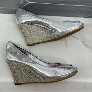 Lilly Pulitzer Women’s Silver Resort Chic Wedge Shoes Sz 8
